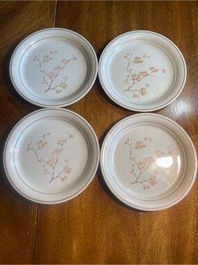 Corelle/ Cornerstone China Blossom 8.5”Plates Set of 4